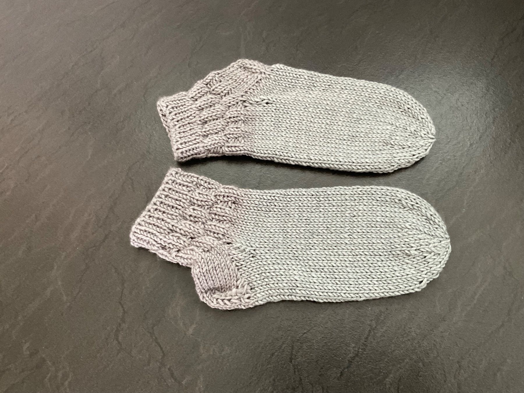 Calze per bambini: Handgestrickte Kindersocken Gr. 34/35 – Nuovo (secondo la descrizione) da Wetzikon ZH venduto da FeeF