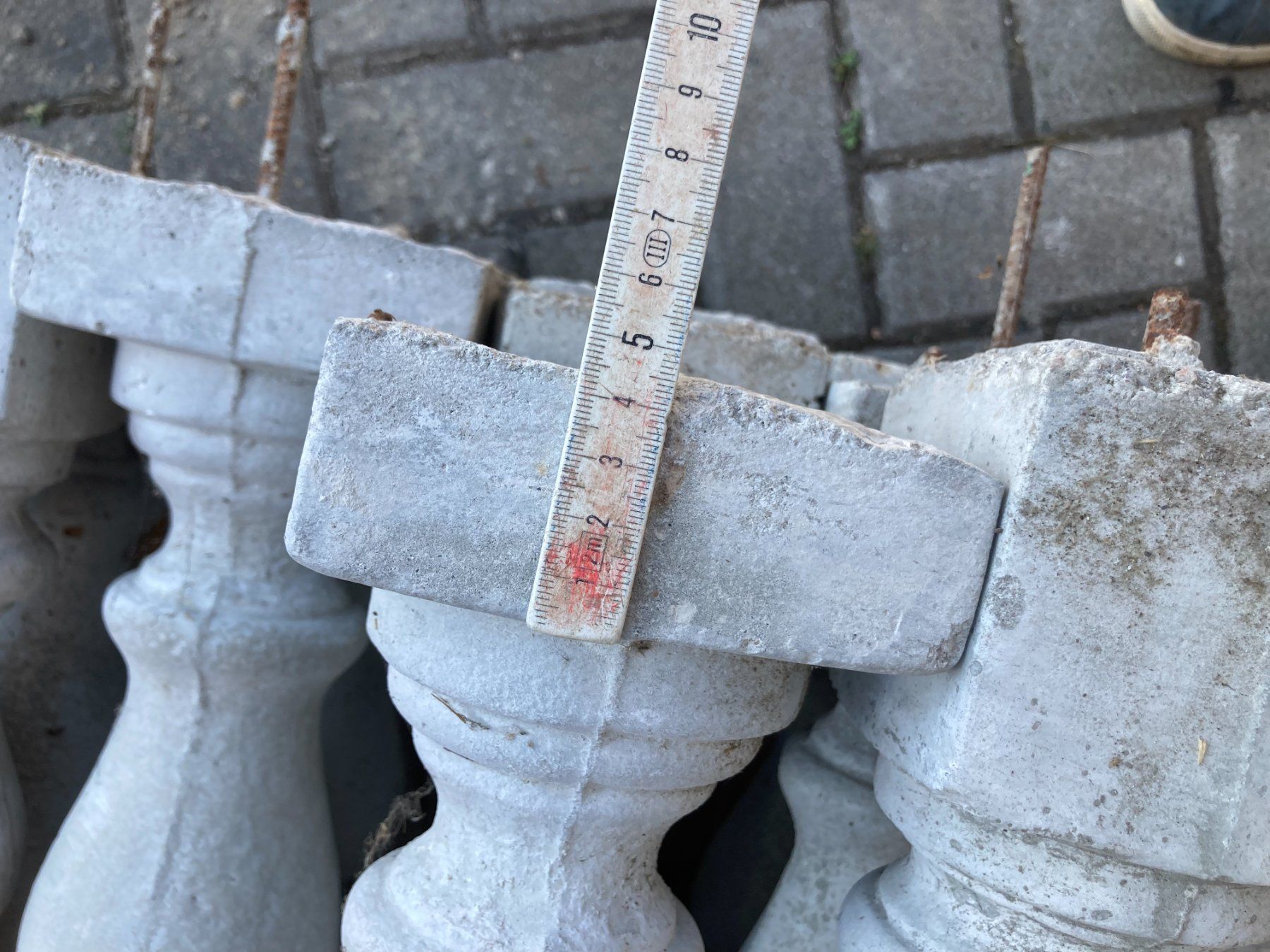 Geländer: Beton-Balustraden – Neu (gemäss Beschreibung) aus Eschenbach SG von Cswiss229 4