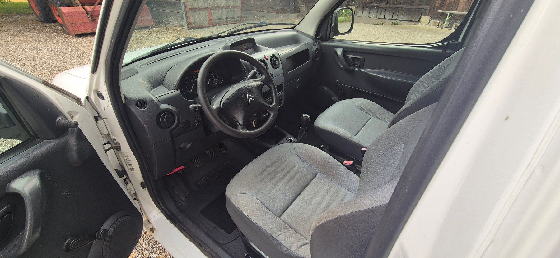 Citroën Automobili: Citreon Berlingo 1.4i – Usato da Reutlingen venduto da asm_5jzs 3