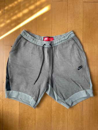 Nike TechFleece Shorts (L)