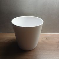 Weisser Übertopf