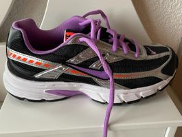 Nike Initiator