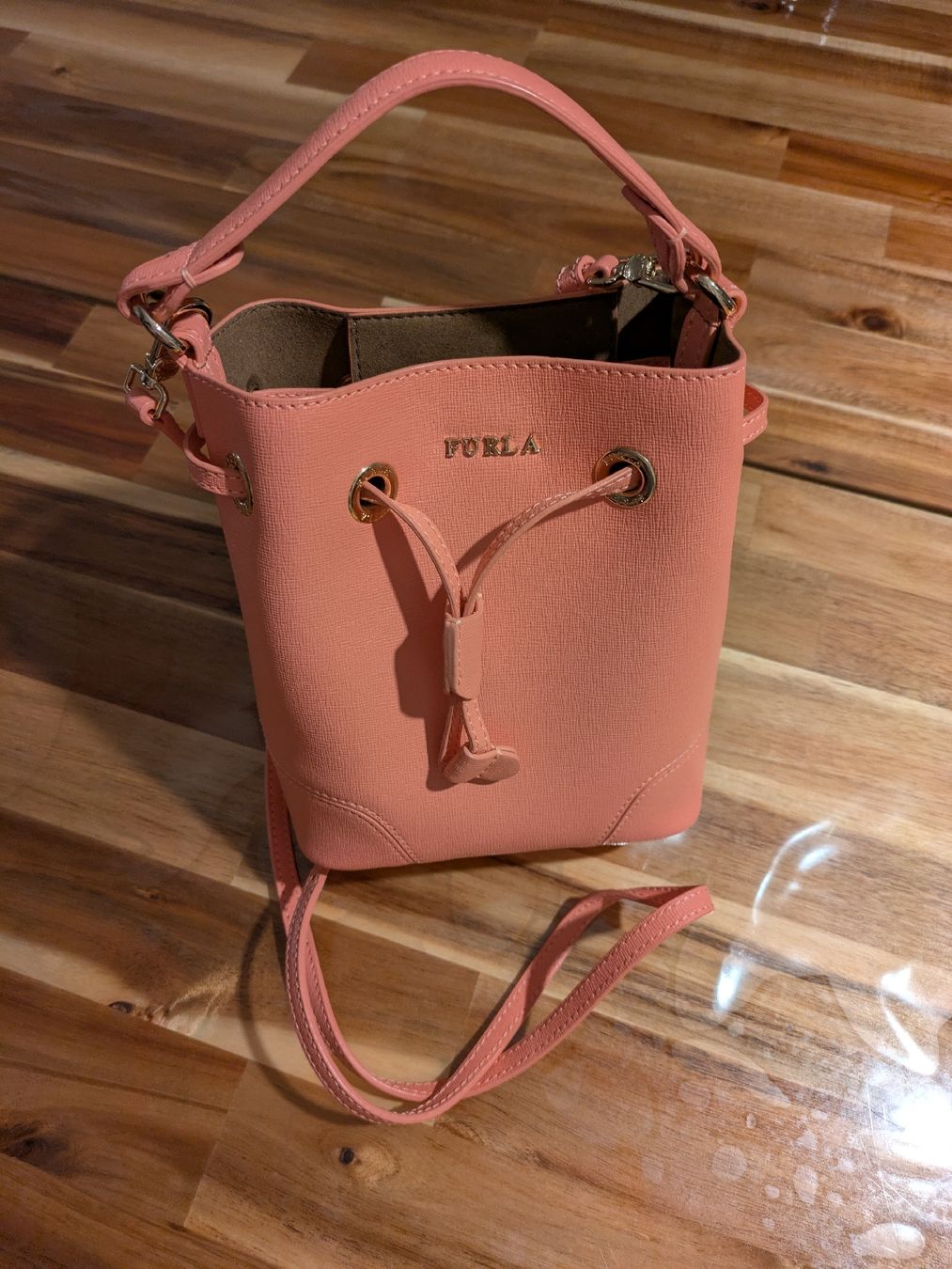 Furla Altro in  Abbigliamento & Accessori: Sac à bandoulière FURLA – Nuovo (secondo la descrizione) da Le Mont-sur-Lausanne venduto da elv_yyl8