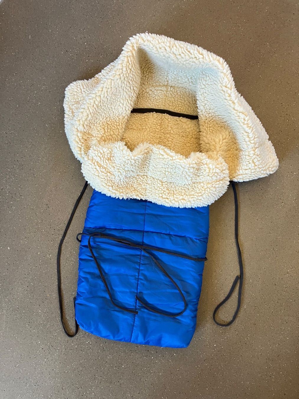 Sacs de couchage: Schlittensack / Fusssack – D'occasion à Unterstammheim par bbollinger