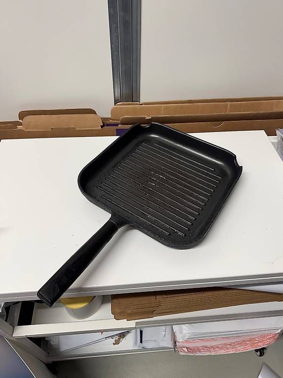 Padelle: Grillpfanne Quadratisch – Usato da Schübelbach venduto da Rahnmont