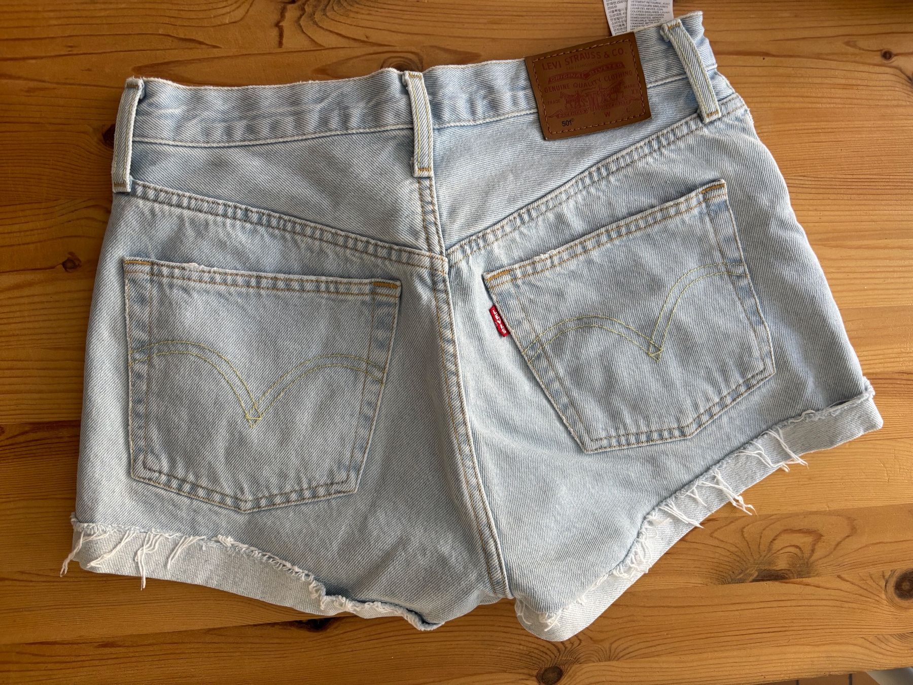 Levi's Jeans: Levis Jeans Shorts – Neu (gemäss Beschreibung) aus Flurlingen von AninaHaltiner 1