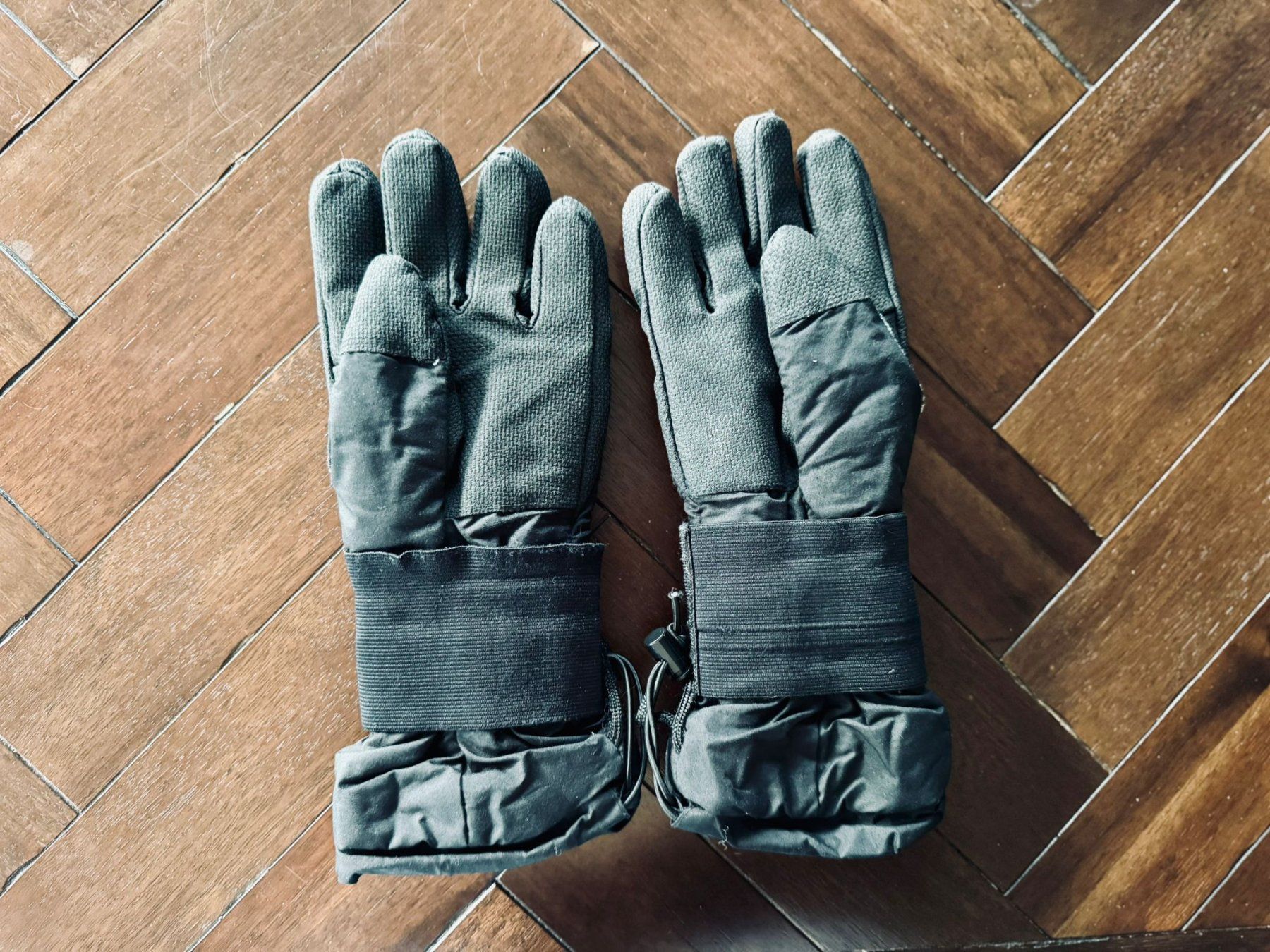 Autres accessoires hommes: Thermo Motorradhandschuhe Grösse 9 – D'occasion à Ibach par Mythenchiller 2