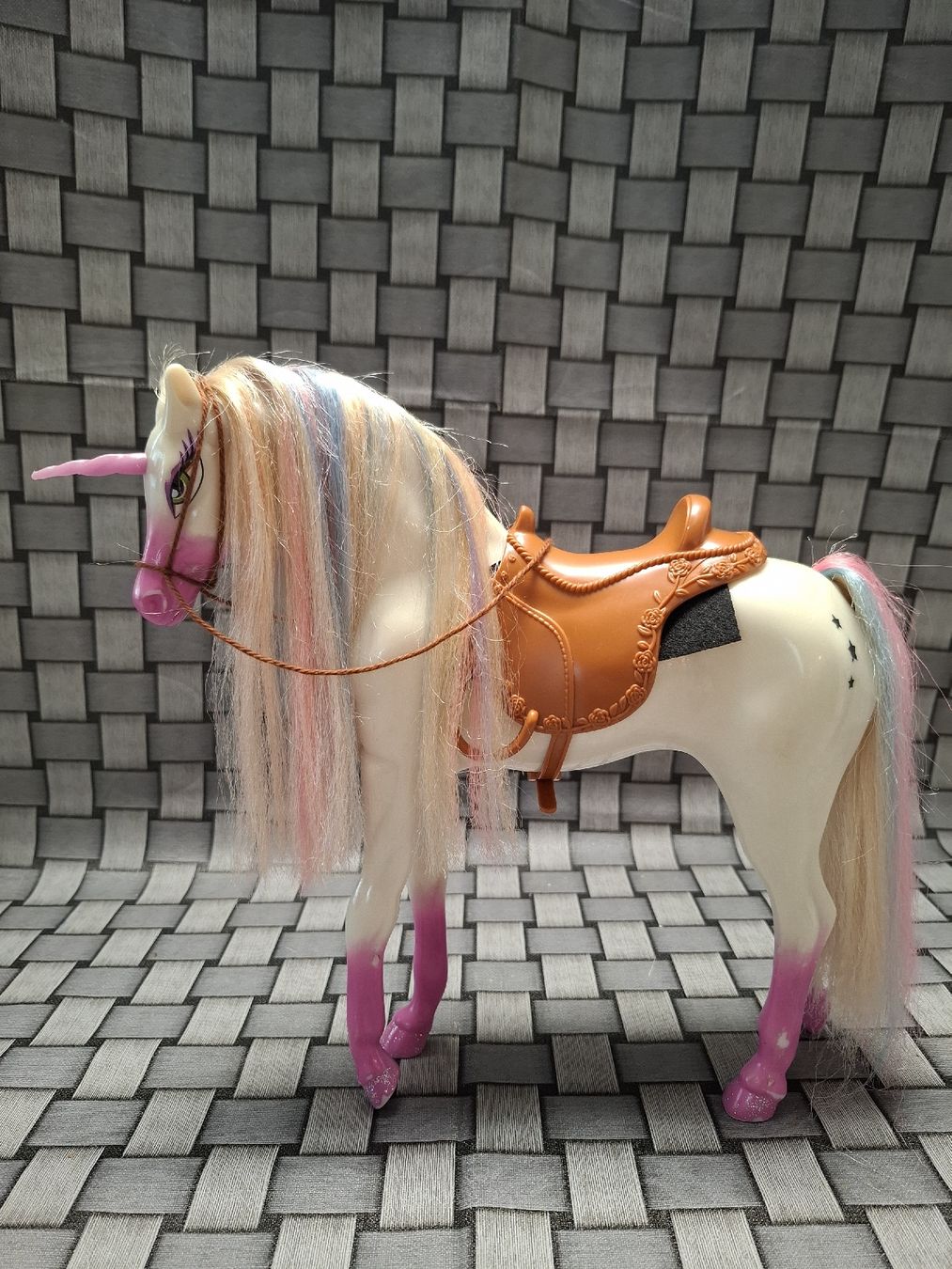 Spielzeuge: Barbie Pferd Einhorn – Gebraucht aus Niederbuchsiten von klengyel 1