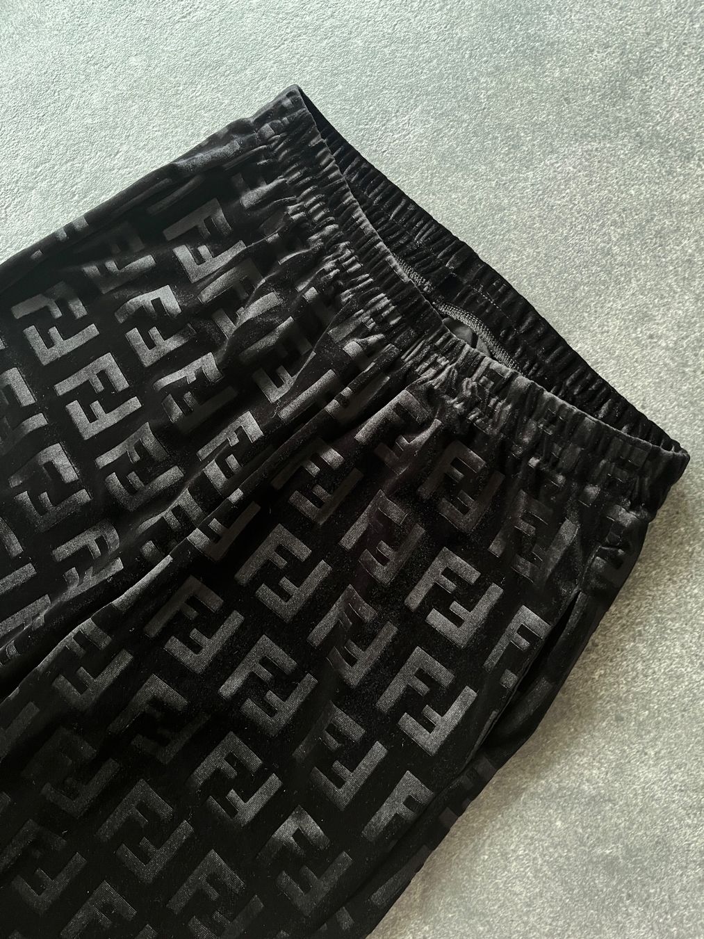 Pantaloni: Damen Hose aus Samtstoff - Größe S-M – Usato da Kilchberg ZH venduto da Simlife 3
