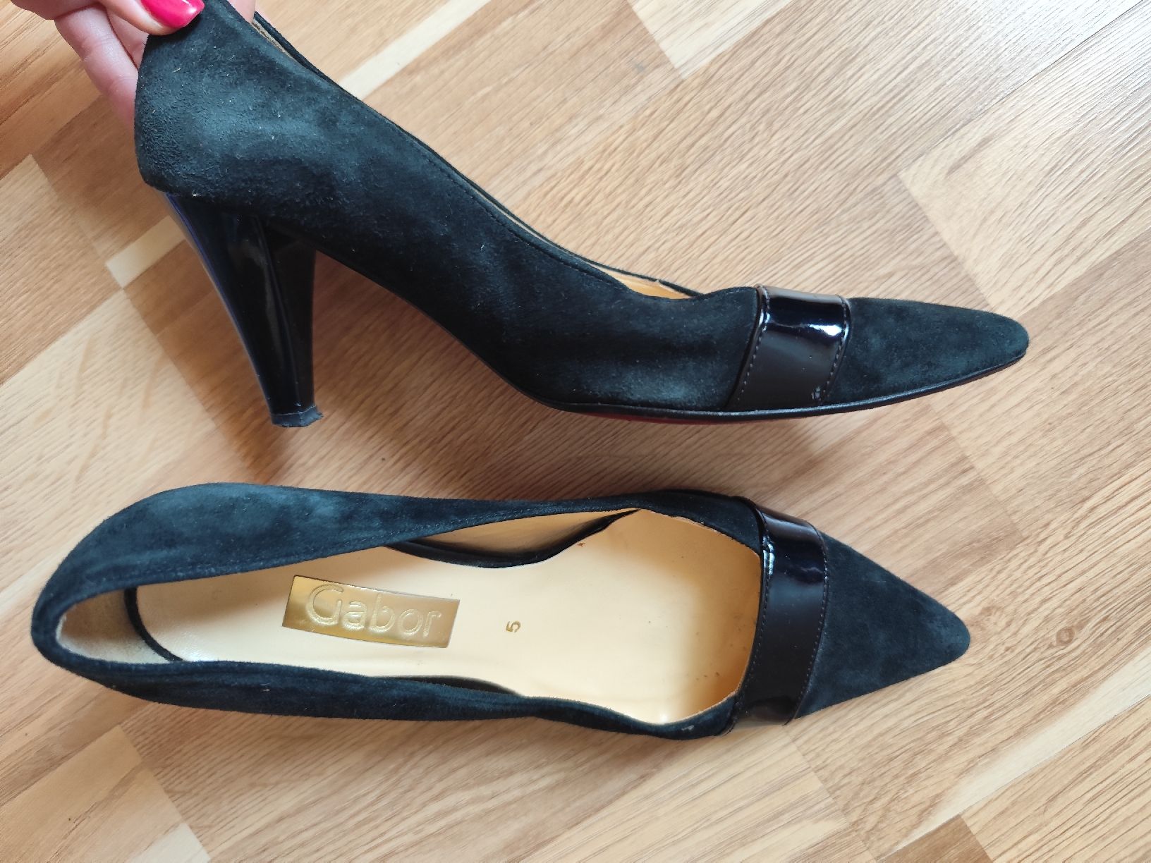 Gabor Scarpe da donna: Gabor Black Suede Pointed Toe Heels Size 5 – Usato da Mägenwil venduto da VintageGirly