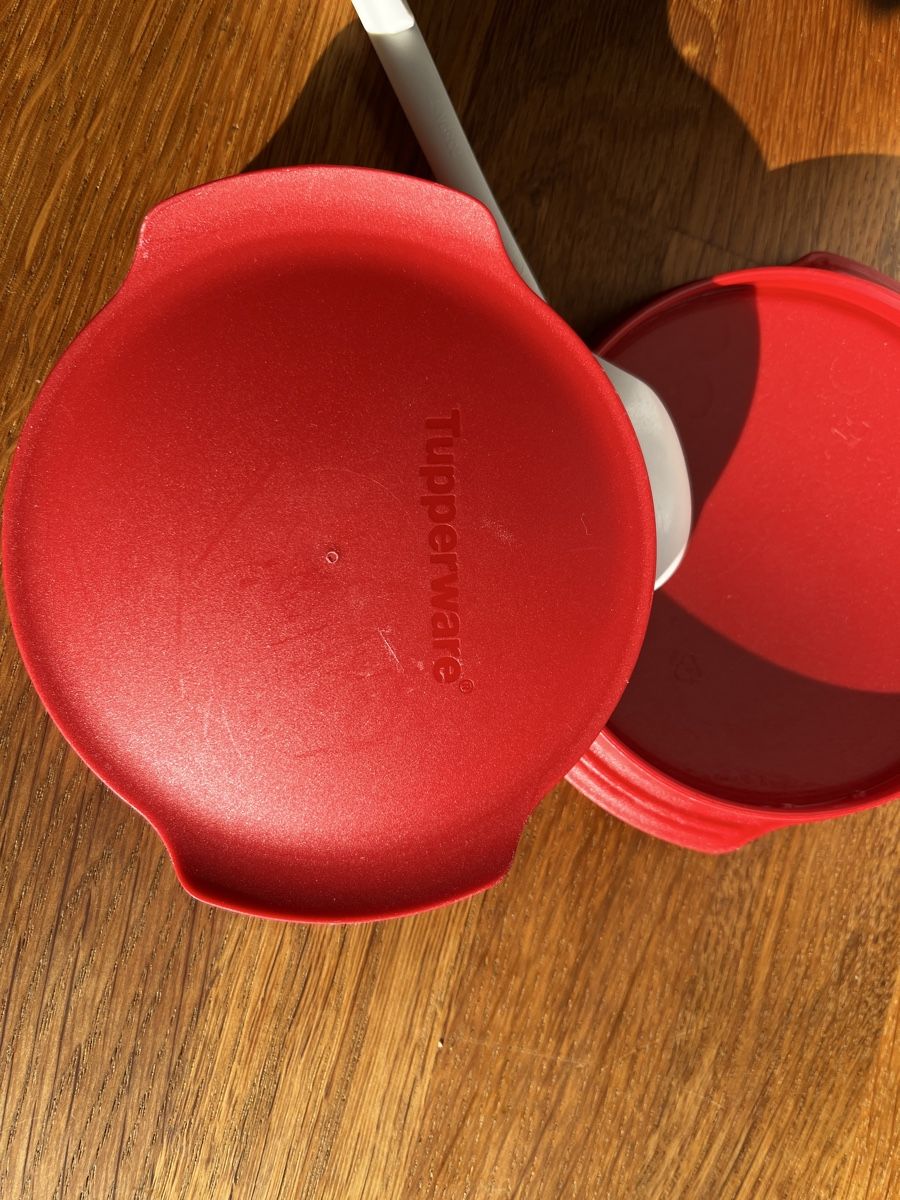 Tupperware Recipients et similaires: Tupperware Maxibecher 2 Stk. mit Deckel und Löffel. – D'occasion à Kriegstetten par sin_fp27 2