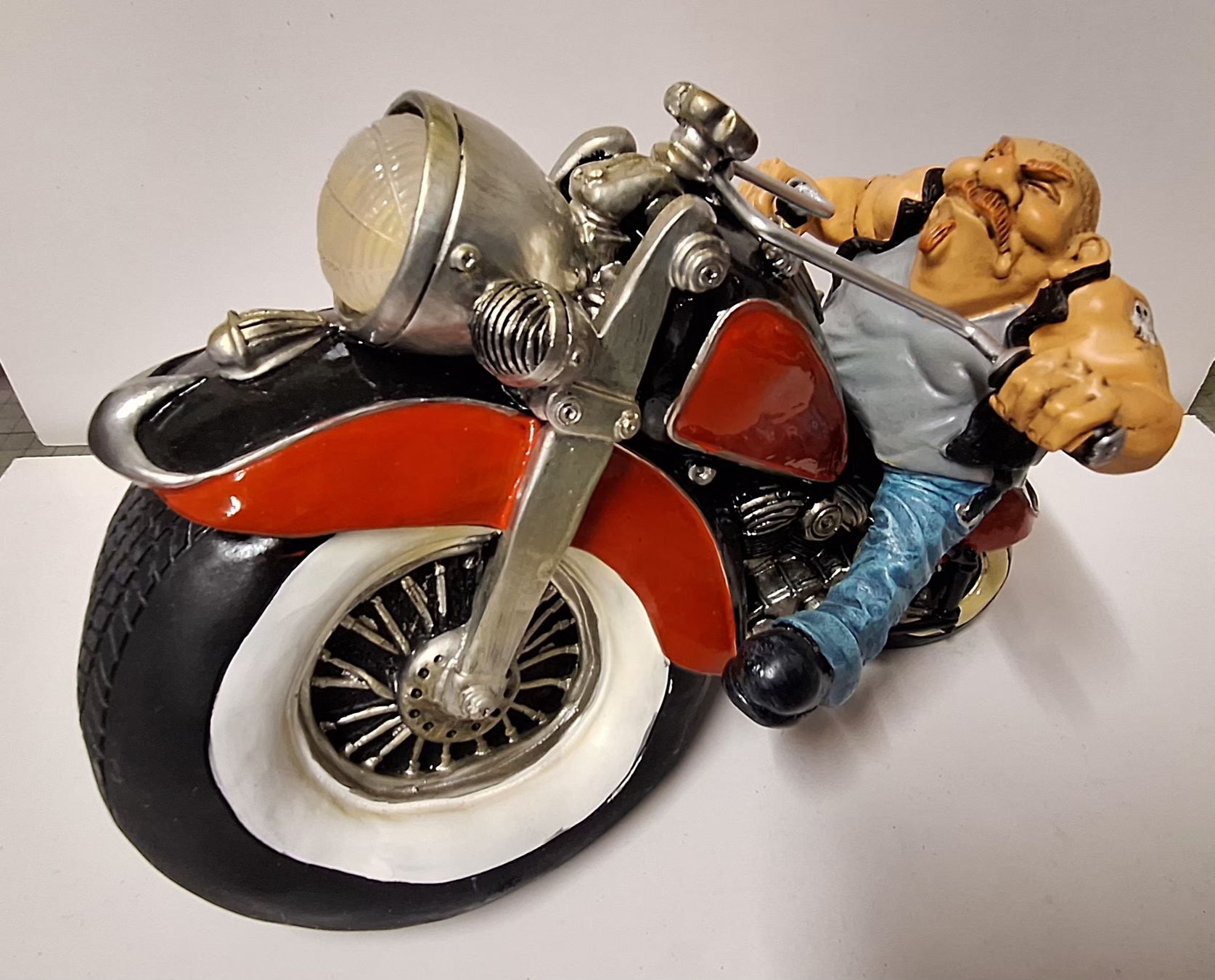 Statuette: Biker Figur mit Kässeli – Nuovo (secondo la descrizione) da Brugg AG venduto da bacbac5757