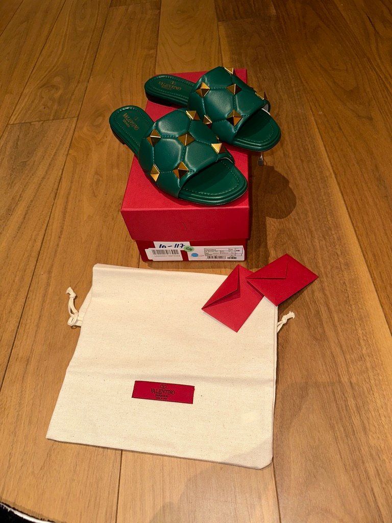 Valentino Scarpe da donna: CHF 760 Valentino rockstud leather slides- IT 37.5 – Nuovo e nell'imballaggio originale da St-Sulpice VD venduto da juhdu 2