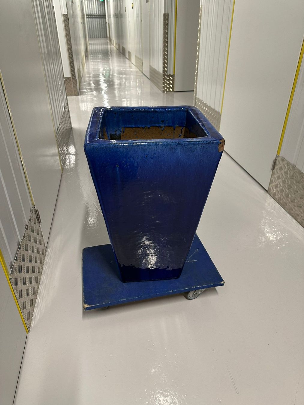 Vasi per fiori: Large Blue Ceramic Planter  Unique! – Usato da Killwangen venduto da bmy_5rtt 6