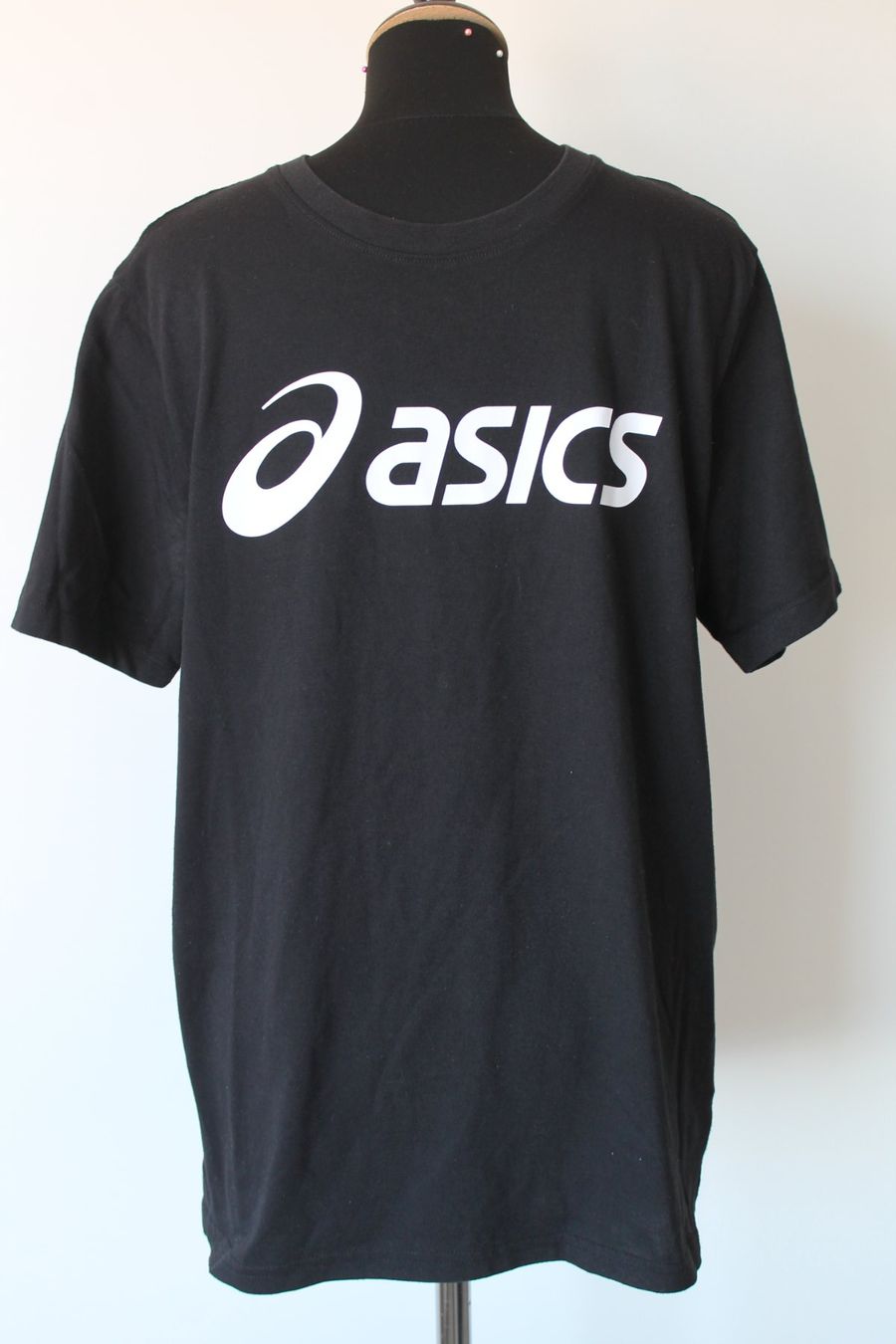 Asics T-Shirts: T-shirt Asics noir, taille L – Gebraucht aus Chez-le-Bart von jasse