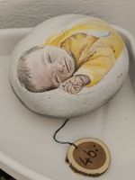 Bemalter Stein mit Baby-Motiv, Unikat 