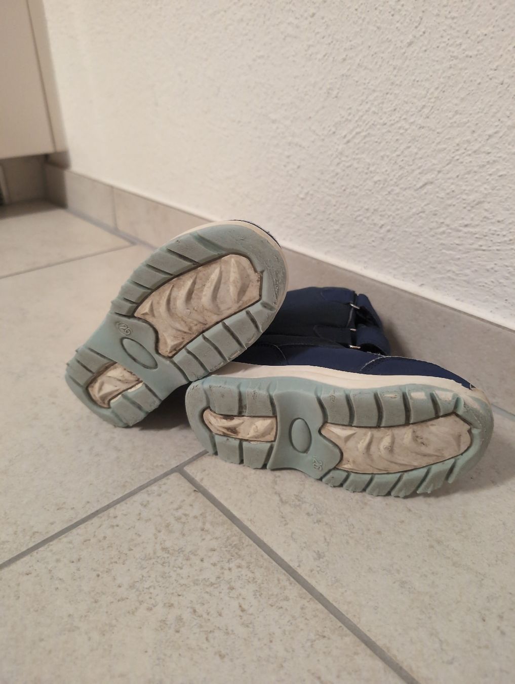 Dosenbach Scarpe per ragazze: Winterschuh Eiskönigin Elsa, Grösse 26 – Usato da Alberswil venduto da __colafroeschli__ 2