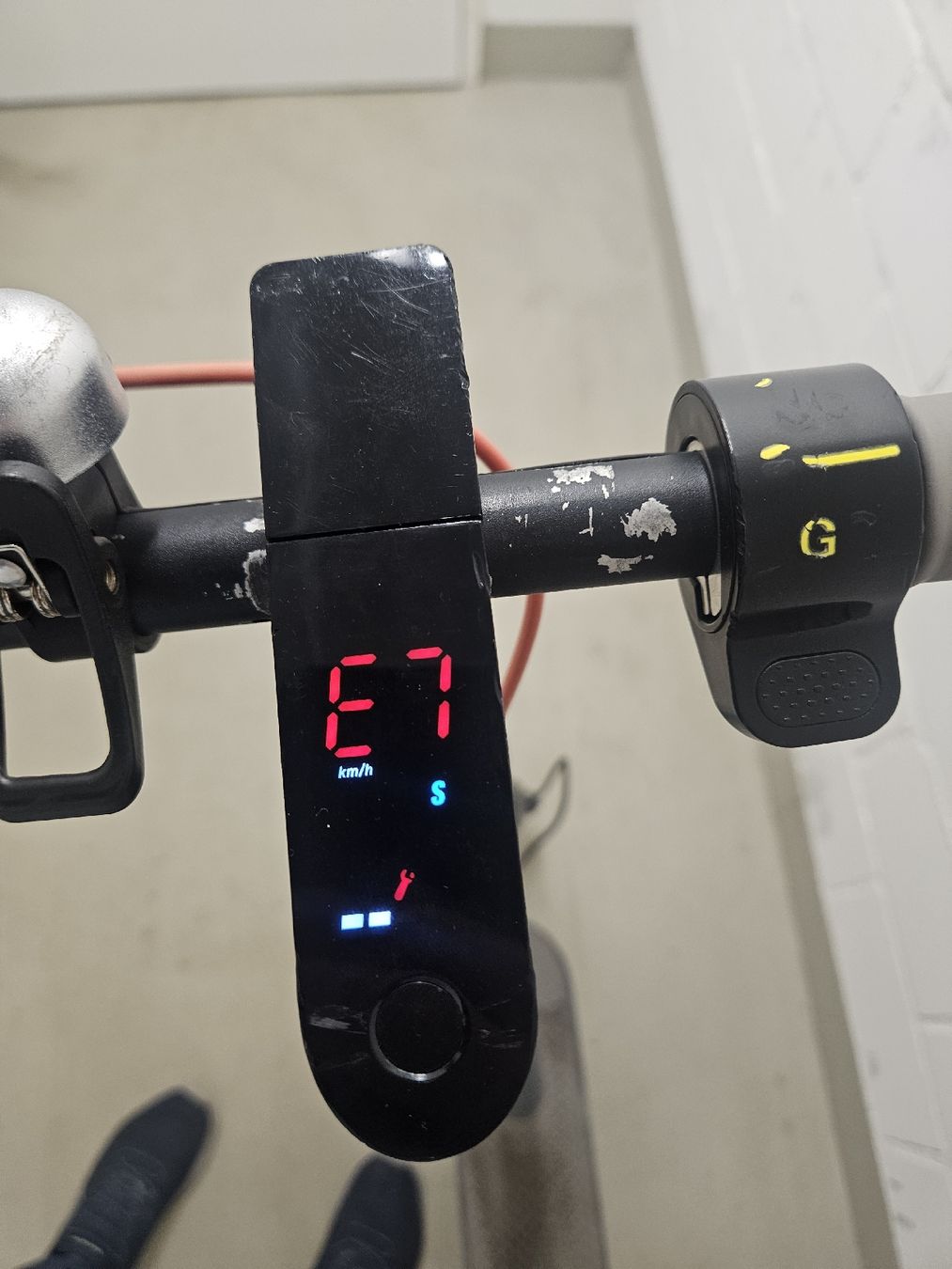 Scooter: Elektro-Trottinett defekt – Difettoso da Oetwil am See venduto da akkawi 1