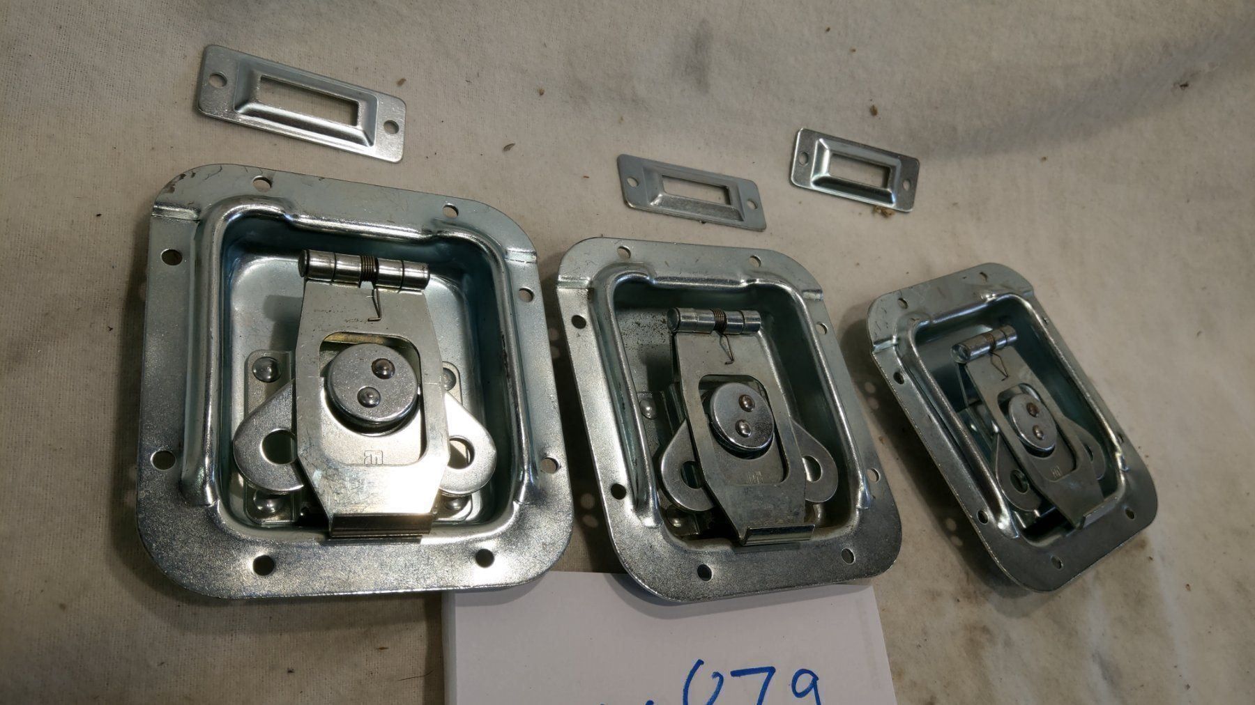 Eisenwaren: 3Stk. Adamhall Overlatches (x879) – Neu (gemäss Beschreibung) aus Däniken SO von Profog1