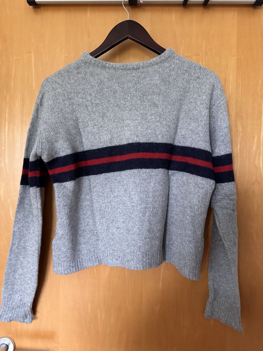 Brandy Melville Maglioni & Felpe: Pull Brandy Melville gris avec rayures, taille unique  – Nuovo (secondo la descrizione) da Villars-sur-Glâne venduto da Oriane_ 1