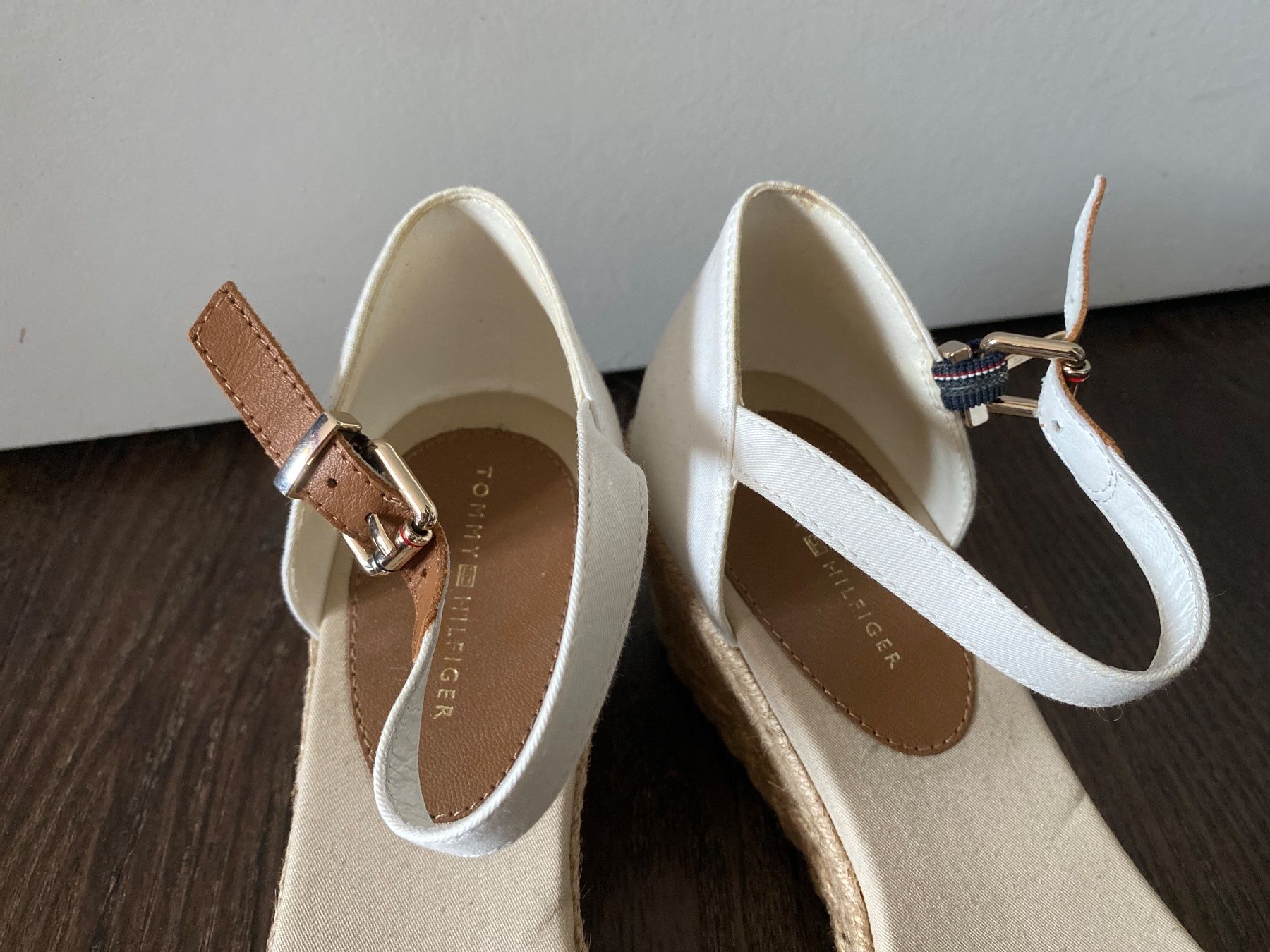 Tommy Hilfiger Scarpe da donna: Tommy Hilfiger Keilabsatz Schuhe Gr. 39 – Usato da Gränichen venduto da cat_lady 2