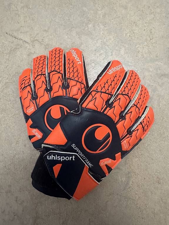 Guanti: Fussballhandschuhe – Usato da Luzern venduto da _.Horizon._