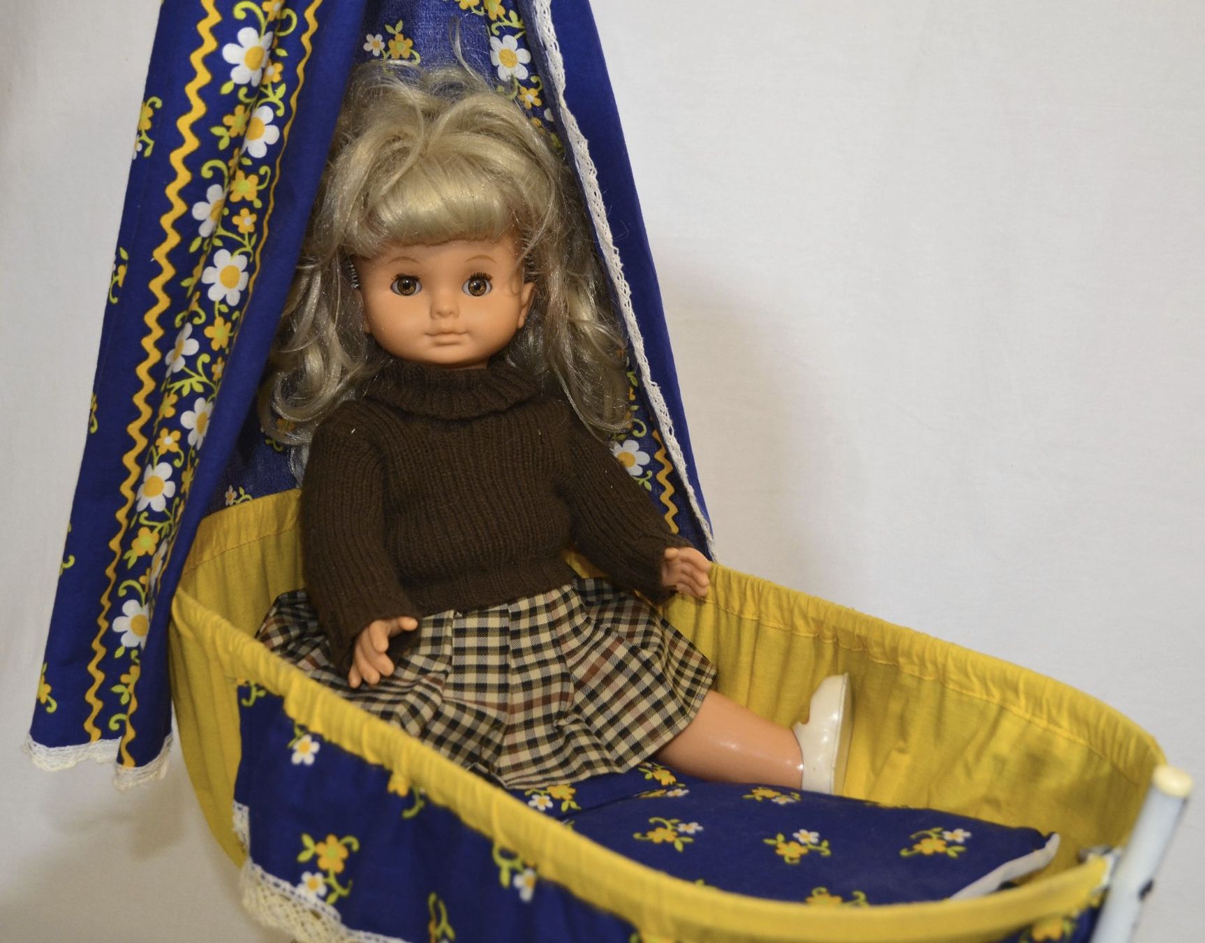Carrozzine per bambole: Nostalgische Puppenwagen mit Puppe – Usato da Belp venduto da MetroEdi 3