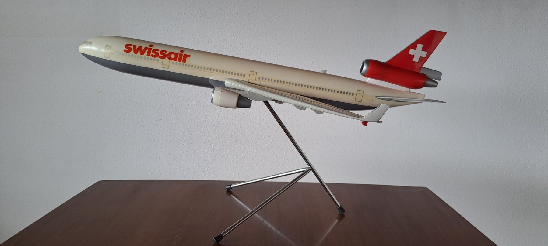 McDonnell Douglas Kit di modellismo & Modellini statici: Swissair MD-11 Modell 1:100 – Usato da Zürich venduto da Mbaum