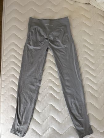 Legging de sport gris, taille M, parfait pour l'automne