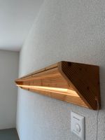 Wandregal mit Beleuchtung für z.B. den Schreibtisch