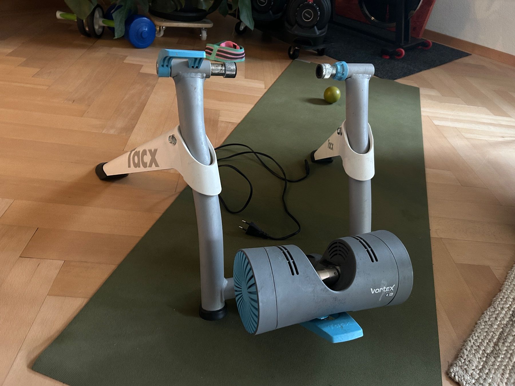 Tacx Vélos d'appartement: Tacx Flow Rollentrainer – D'occasion à Schlieren par Calvinandhobbes