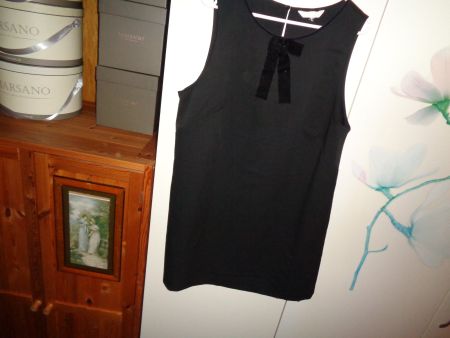 *** schwarzes Kleid *** / mit Samt Optik Schlaufe / H&M
