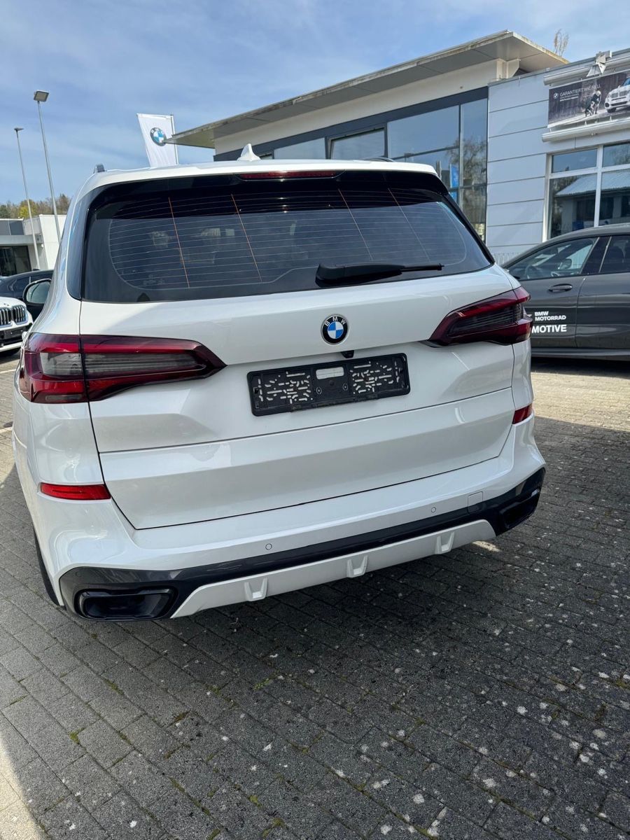 BMW Automobili: BMW X5 M50d – Usato da Rotkreuz venduto da E321 2