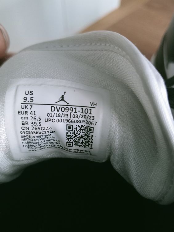 Jordan Chaussures hommes: Nike Air Jordan 1 Mid Gr. 41 Top Zustand – D'occasion à St. Gallen par ang_9z5w 2
