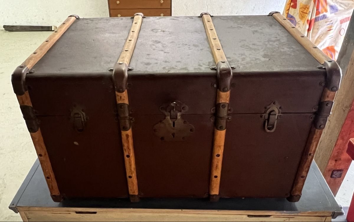 Reisekoffer: Überseekoffer Reisekoffer Vintage – Gebraucht aus Sevelen von Ritiplampi