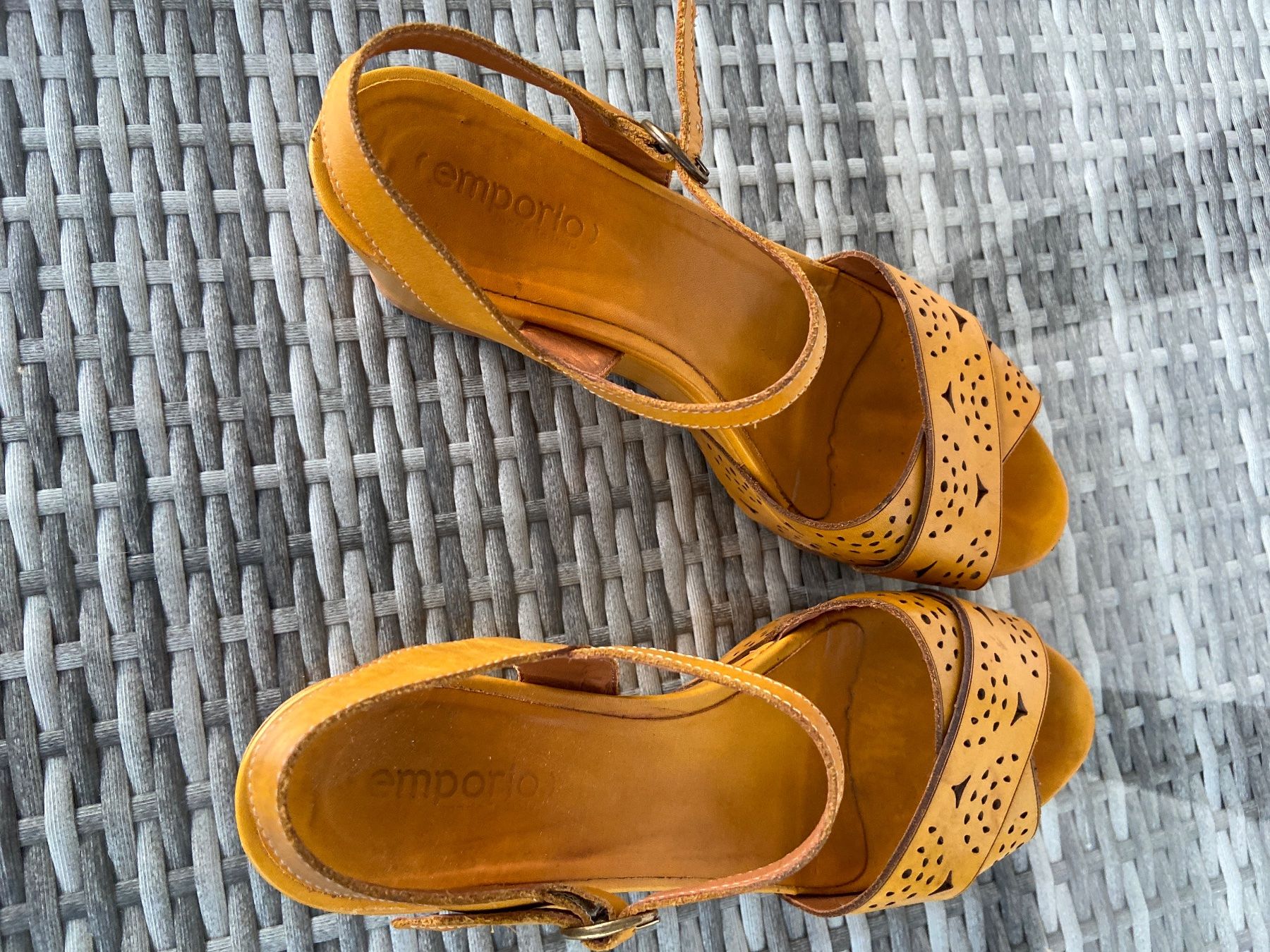 Scarpe da donna: Emporio Sandalen Echtleder Gr.41 Curry – Usato da Klingnau venduto da jazz065 1