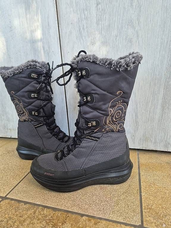 Scarpe da donna: Kybun Winterstiefel Gr. 38, 1/3 – Usato da Tenniken venduto da sina8680