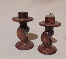 2 schöne Kerzenständer aus steinähnlichem Material