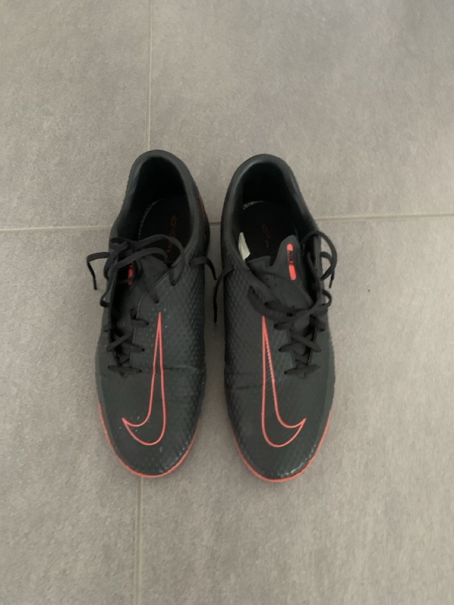 Nike Chaussures hommes: Nike baskets – D'occasion à Collombey par amina36