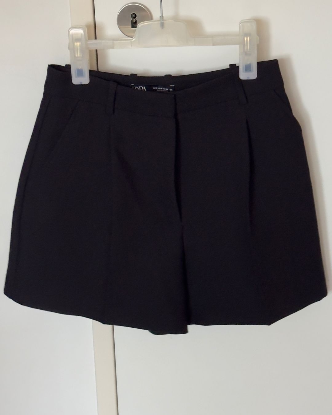 Zara Pantaloni: Zara Shorts – Nuovo (secondo la descrizione) da Zürich venduto da JessGar