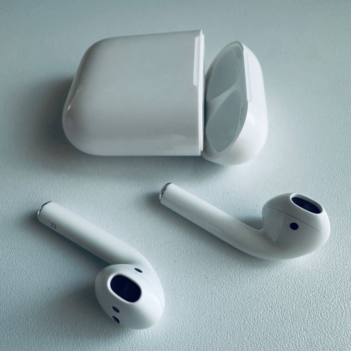 Apple Cuffie: Original Apple AirPods 2 Kopfhörer Wireless Lightning Kabel – Usato da Basel venduto da MY.AIRPODS.SHOP 2