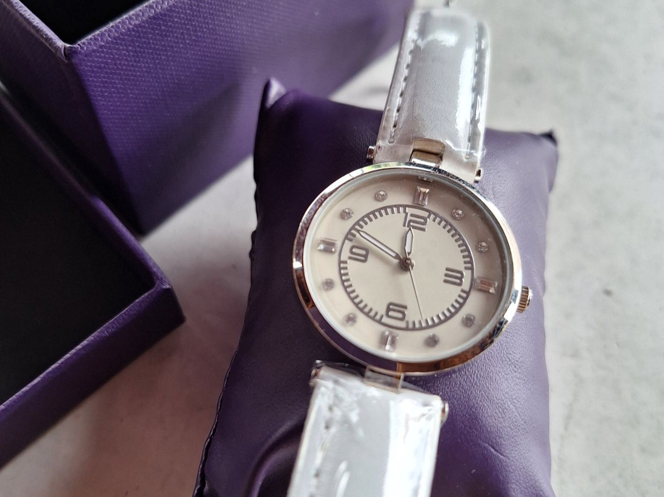Orologi: DAMEN ARMBANDUHR – Nuovo (secondo la descrizione) da Huttwil venduto da Kunterbuntli