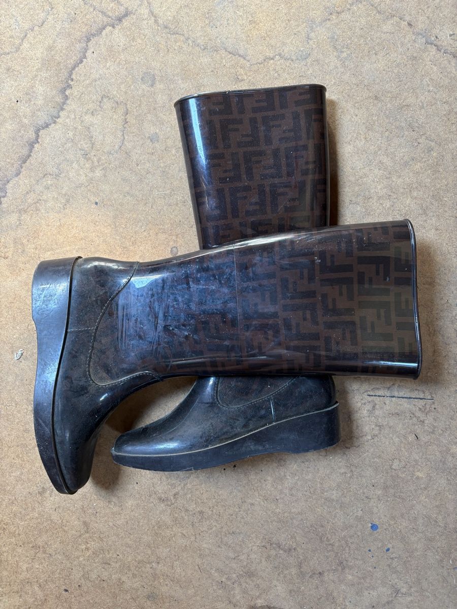 Fendi Damenschuhe: Fendi Gummistiefel Gr EU39 – Gebraucht aus Bern von mer_s9n5