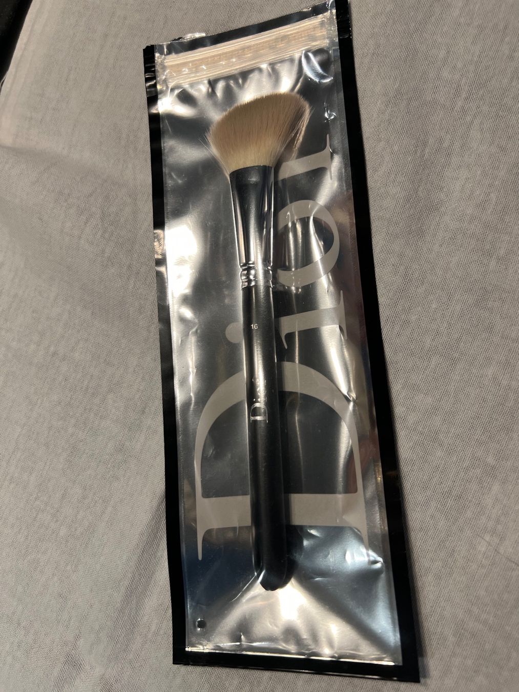 Dior Make-up: Christian Dior Schminkpinsel Nr. 16 – Usato da Inwil venduto da 27sonnenschein 1