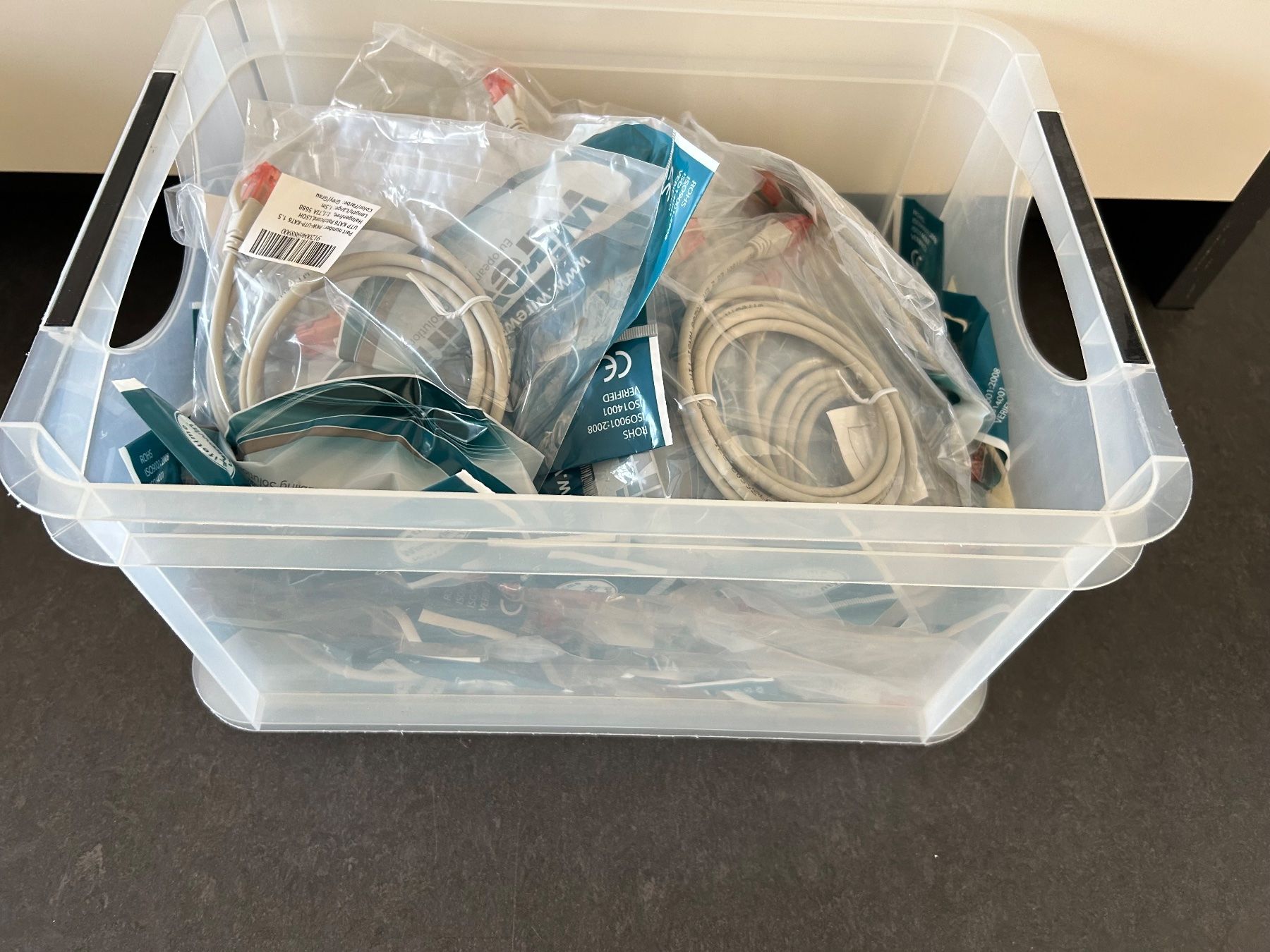 Cavi: Originalverpackt: Patchkabel 1m/1.5m ganze Kiste – Nuovo e nell'imballaggio originale da Zürich venduto da miyata85 1