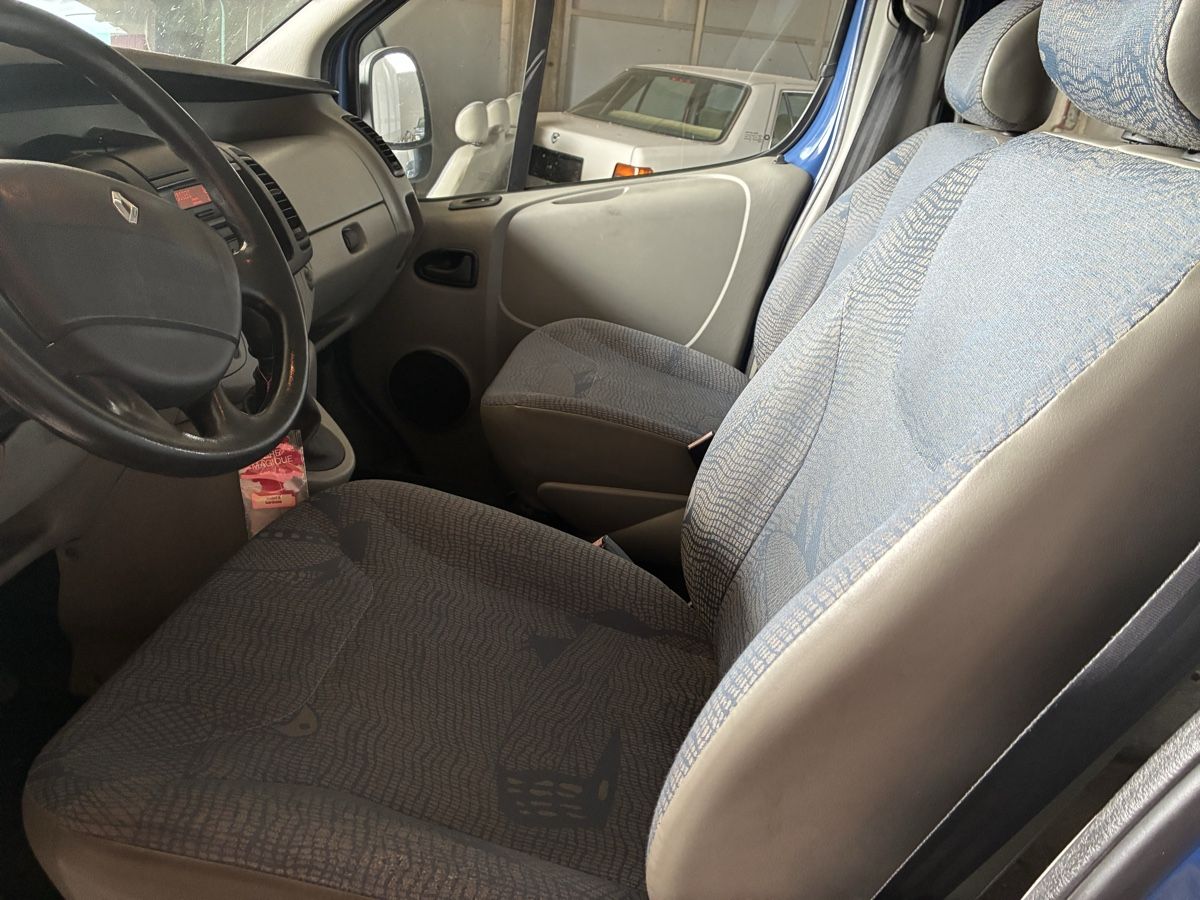 Renault Automobili: Furgone Renault Trafic 9 posti collaudato + gancio traino – Usato da Besazio venduto da mma_6q9d 3