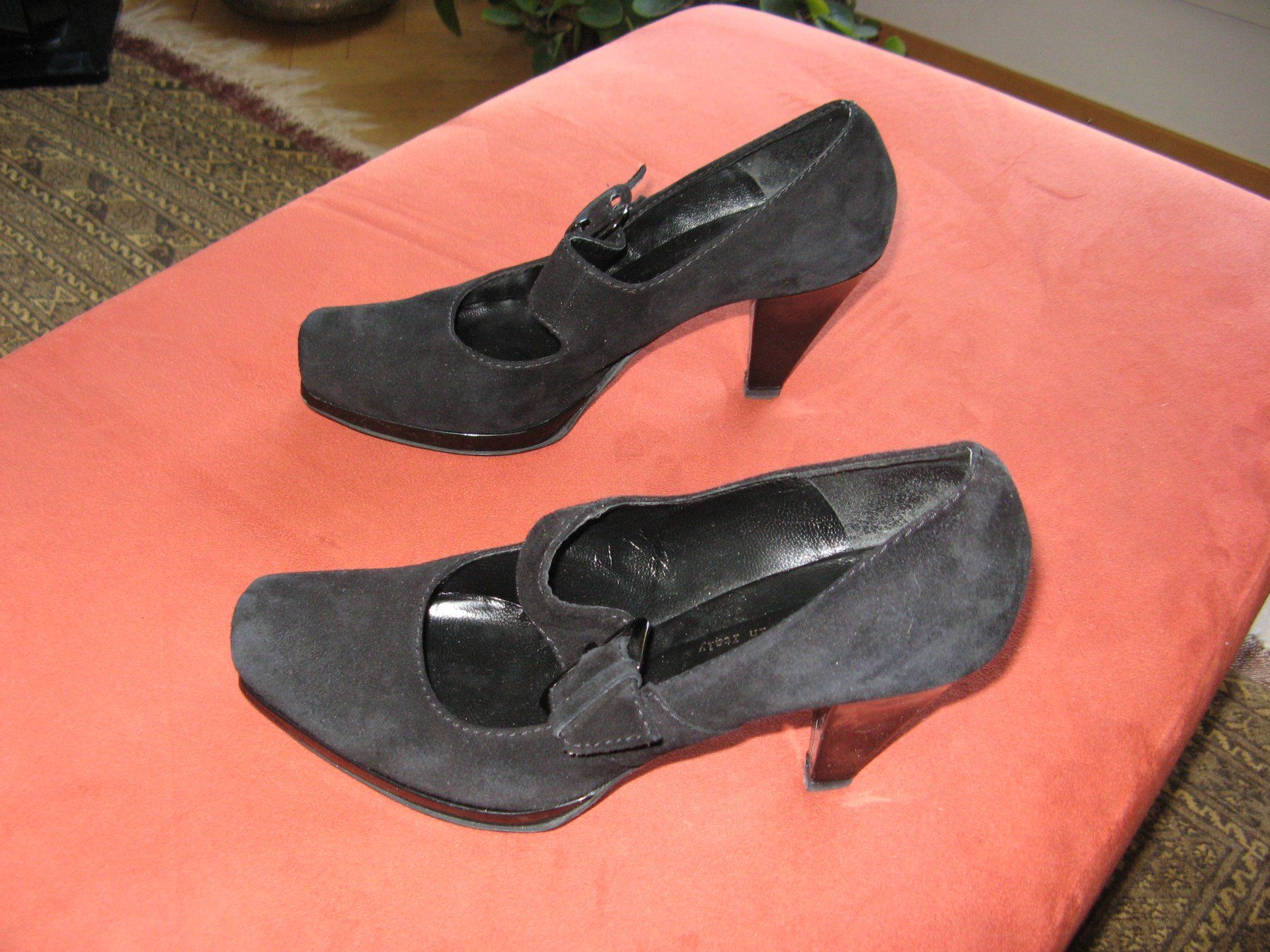 Scarpe da donna: Schwarze Wildleder Damenschuhe Gr. 40 – Usato da Zürich venduto da apil 1