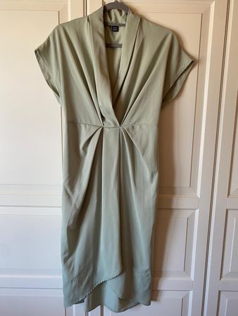 Schönes, leichtes Sommerkleid, Pastellgrün, Grösse M