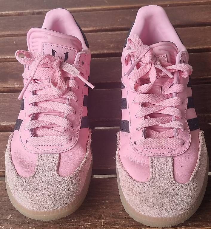 Chaussures femmes: Adidas Messi rose 38 – D'occasion à vevey par pascal028 1