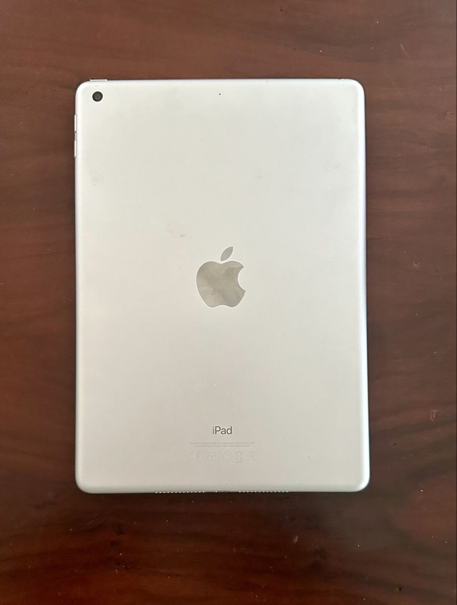 Apple Tablet PC: iPad 5. Generation, 32 GB, Wi-Fi, Silber – Usato da Genestrerio venduto da Demis27 1